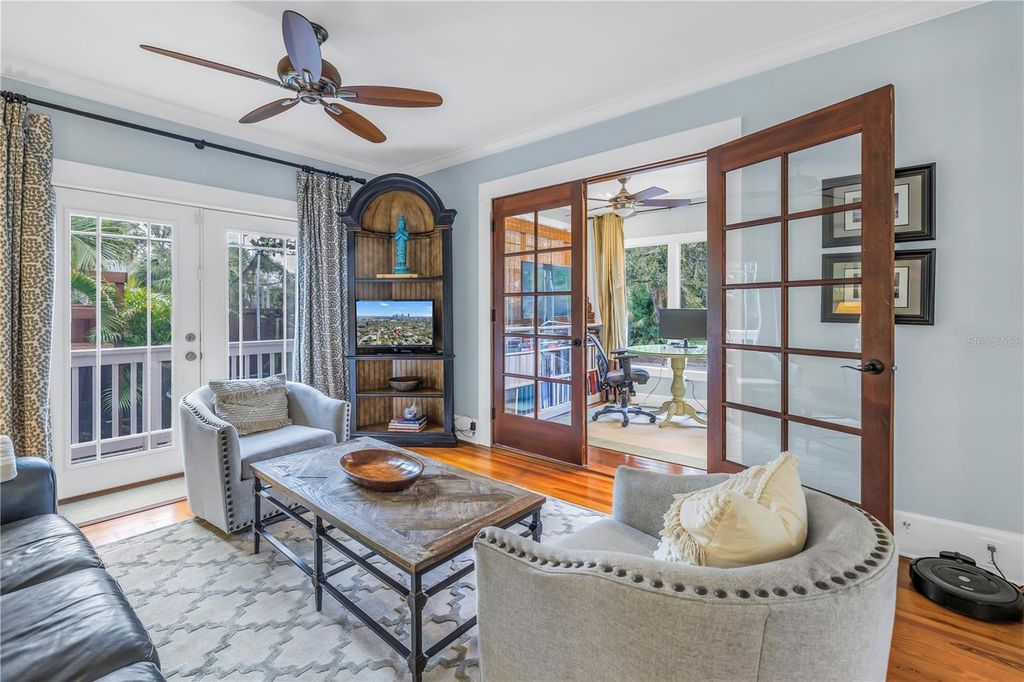 Image 6 of property listing at 436 12TH AVENUE NE, St Petersburg, FL 33701