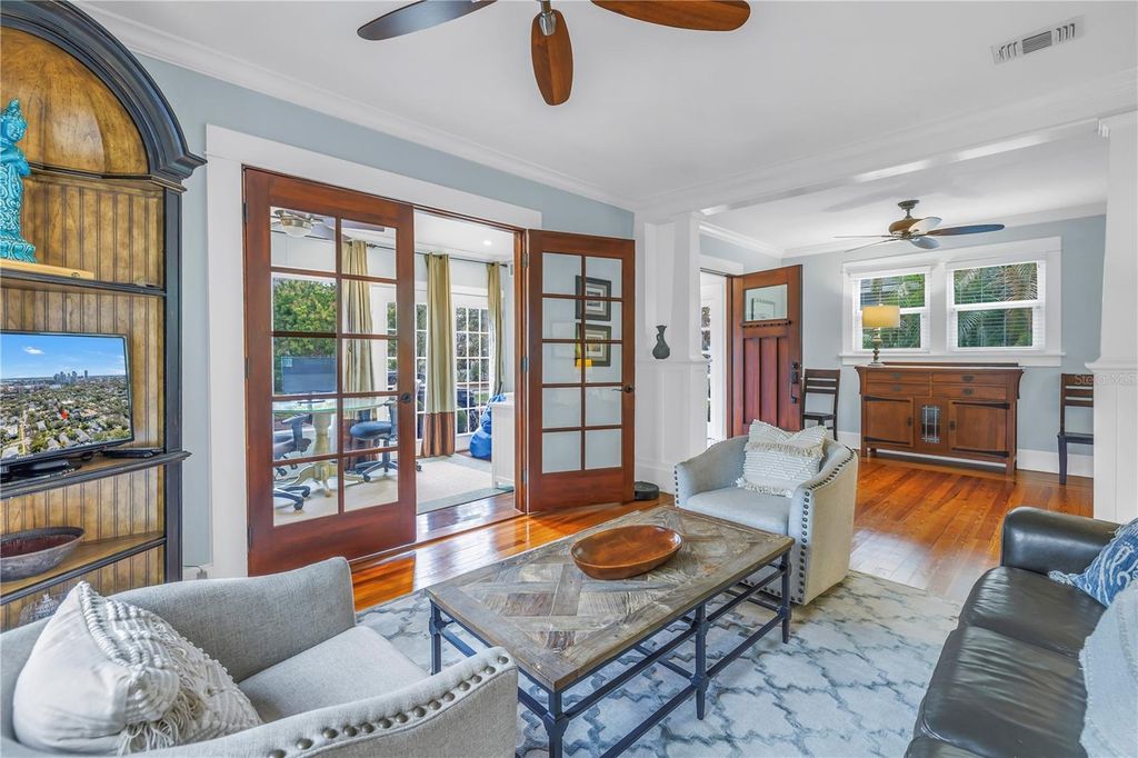 Image 8 of property listing at 436 12TH AVENUE NE, St Petersburg, FL 33701