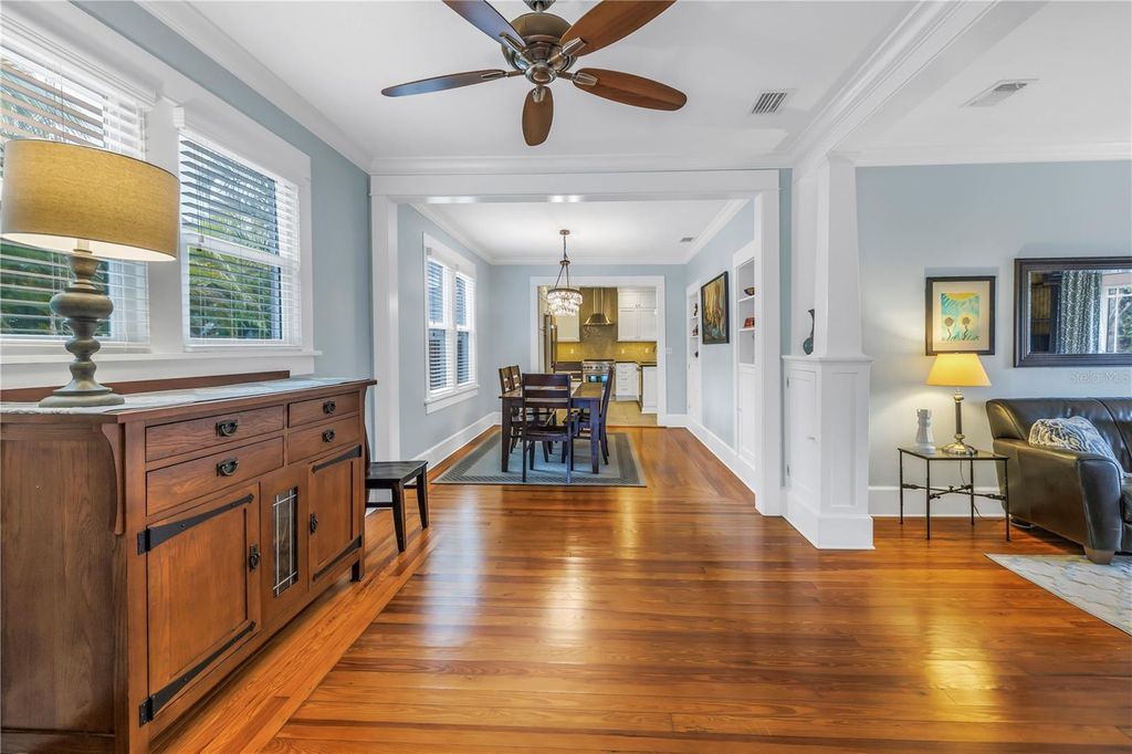 Image 10 of property listing at 436 12TH AVENUE NE, St Petersburg, FL 33701