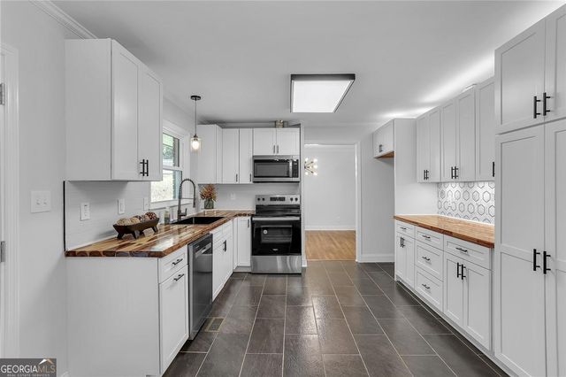 209 Arrowhead Drive, Cartersville, GA 30120