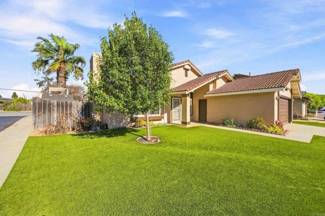 10355 PASEO PALMAS DR., Lakeside, CA 92040