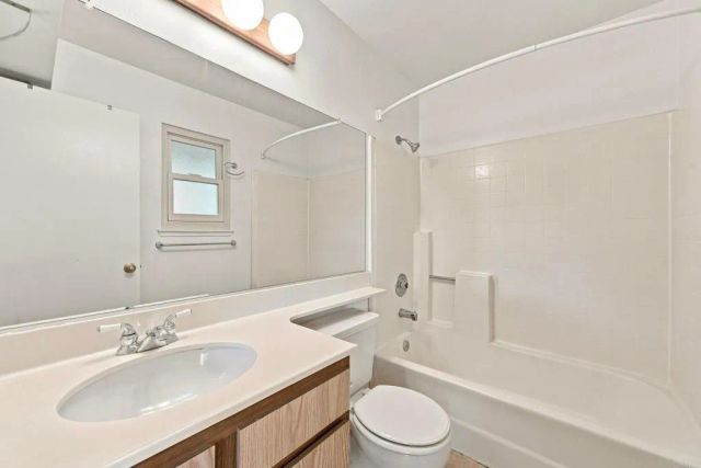 10355 PASEO PALMAS DR., Lakeside, CA 92040