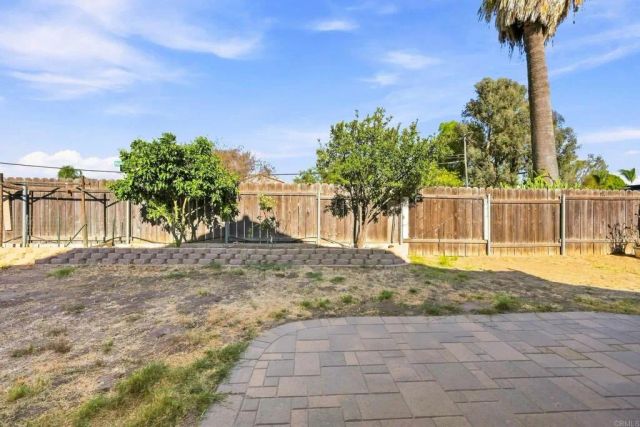 10355 PASEO PALMAS DR., Lakeside, CA 92040