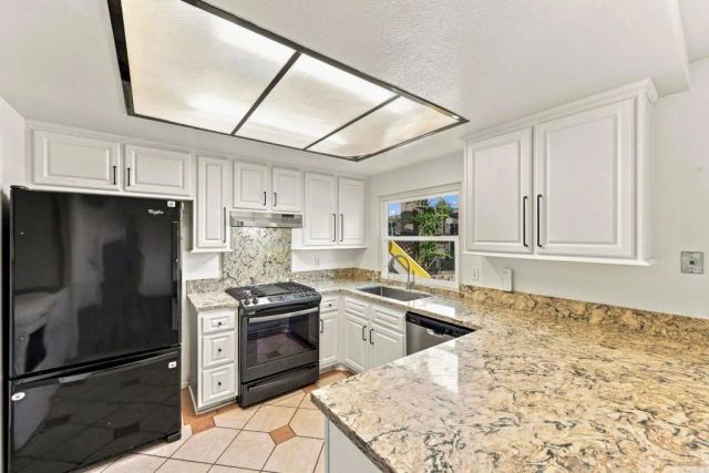 10355 PASEO PALMAS DR., Lakeside, CA 92040