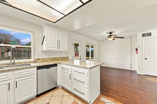 10355 PASEO PALMAS DR., Lakeside, CA 92040