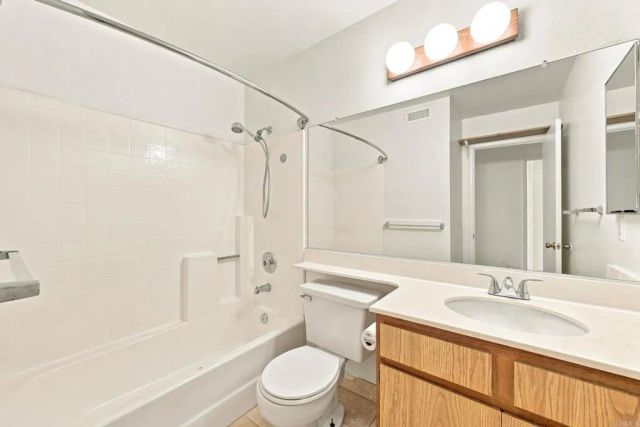 10355 PASEO PALMAS DR., Lakeside, CA 92040