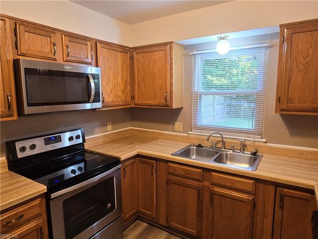 1061 Gauguin DR, Virginia Beach, VA 23454