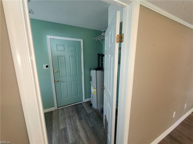 1061 Gauguin DR, Virginia Beach, VA 23454