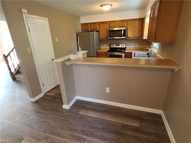 1061 Gauguin DR, Virginia Beach, VA 23454