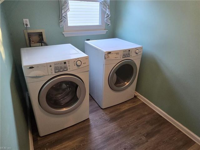 1061 Gauguin DR, Virginia Beach, VA 23454