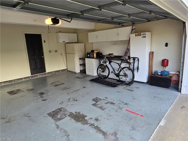 1061 Gauguin DR, Virginia Beach, VA 23454