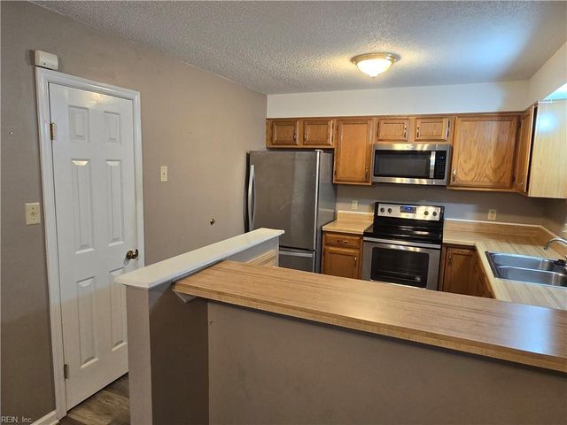 1061 Gauguin DR, Virginia Beach, VA 23454