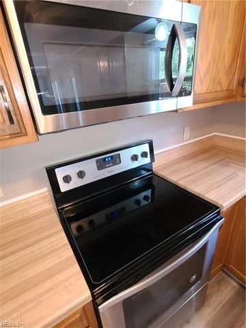 1061 Gauguin DR, Virginia Beach, VA 23454