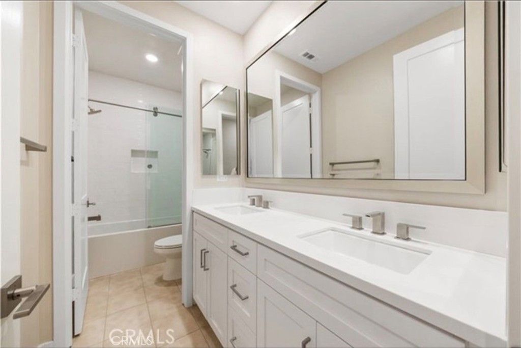 Image 15 of property listing at 73 Cartwheel, Irvine, CA 92618