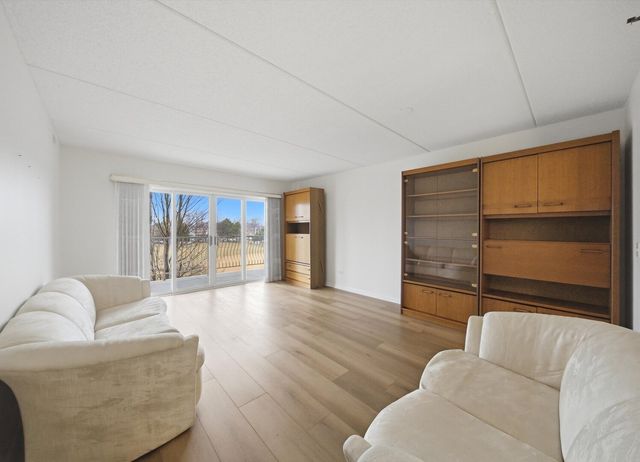 7081 W Touhy Avenue 407, Niles, IL 60714