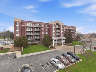 7081 W Touhy Avenue 407, Niles, IL 60714