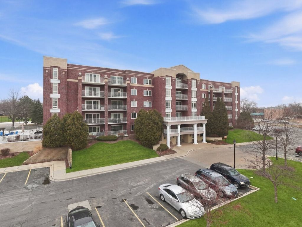 7081 W Touhy Avenue 407, Niles, IL 60714