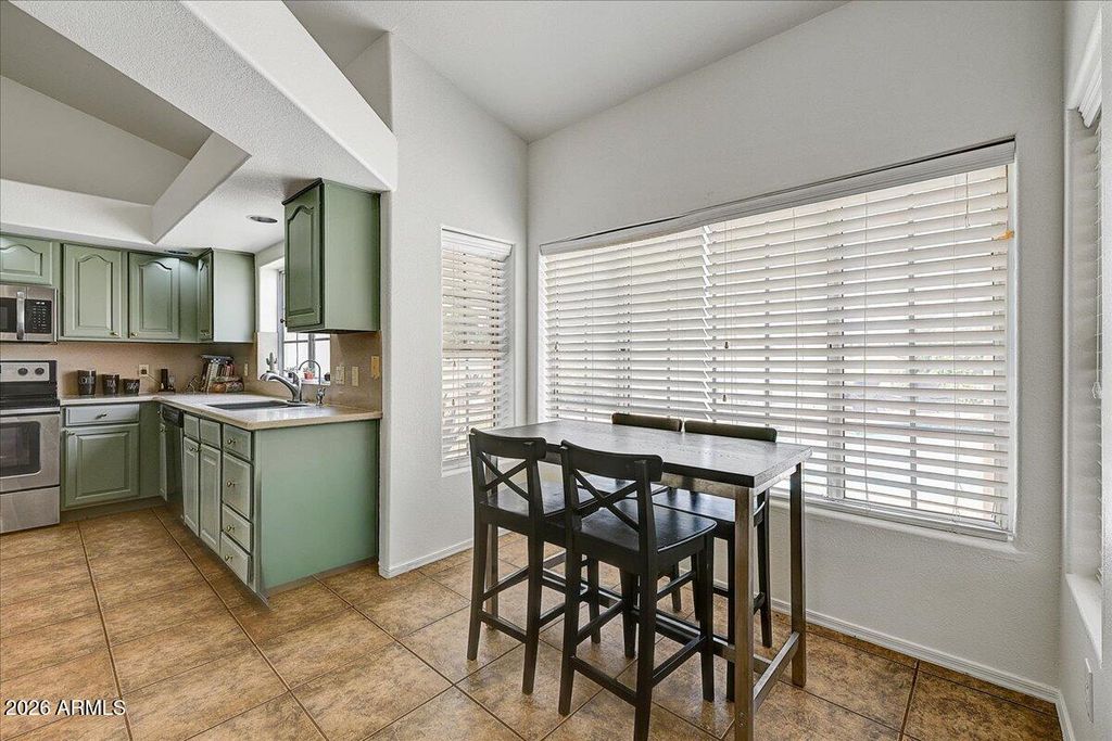 Image 16 of property listing at 2174 W PENINSULA Circle, Chandler, AZ 85248