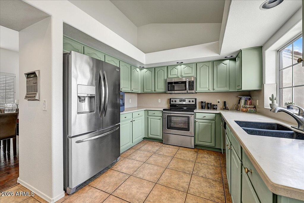 Image 17 of property listing at 2174 W PENINSULA Circle, Chandler, AZ 85248
