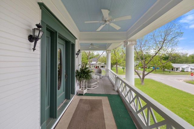 819 Hackberry ST, Taylor, TX 76574