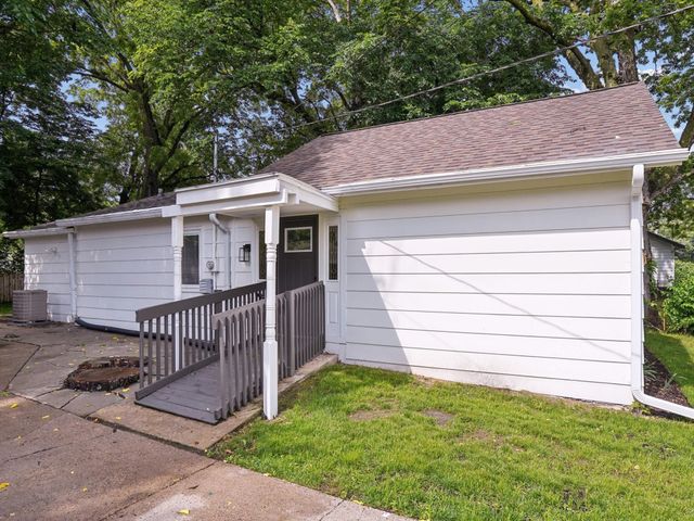 1954 Lincoln Avenue, Des Moines, IA 50314