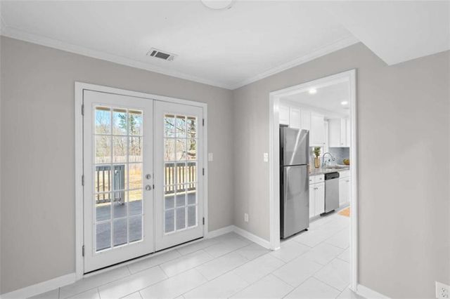 155 Bear Run Court, Chattahoochee Hills, GA 30268