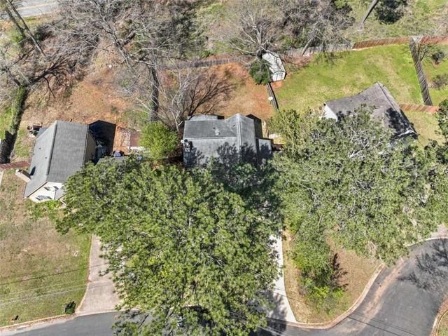 155 Bear Run Court, Chattahoochee Hills, GA 30268