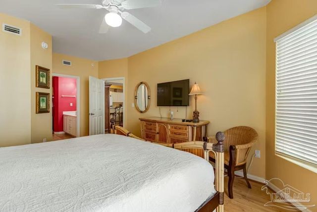 8573 Gulf Blvd 501, Navarre, FL 32566