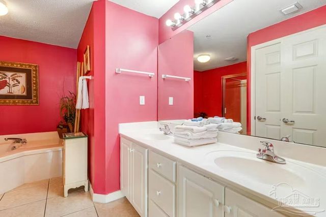 8573 Gulf Blvd 501, Navarre, FL 32566