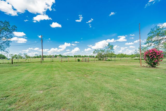 9091 Bluebonnet Drive, Scurry, TX 75158