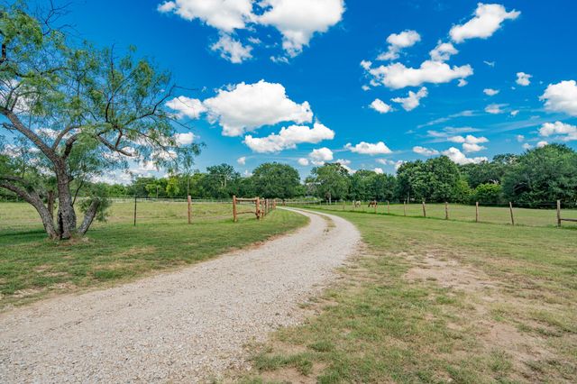 9091 Bluebonnet Drive, Scurry, TX 75158