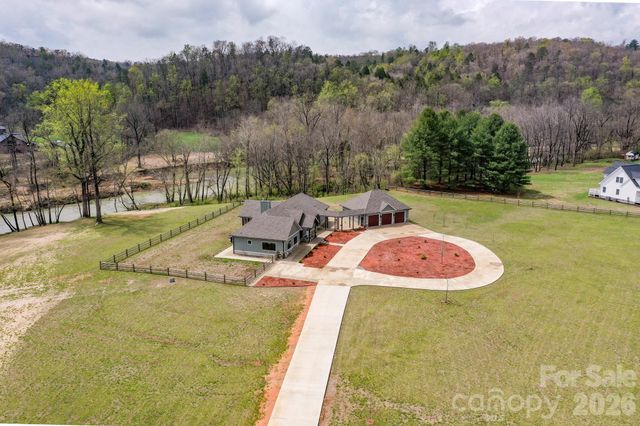 118 McOwenben Pass, Lake Lure, NC 28746