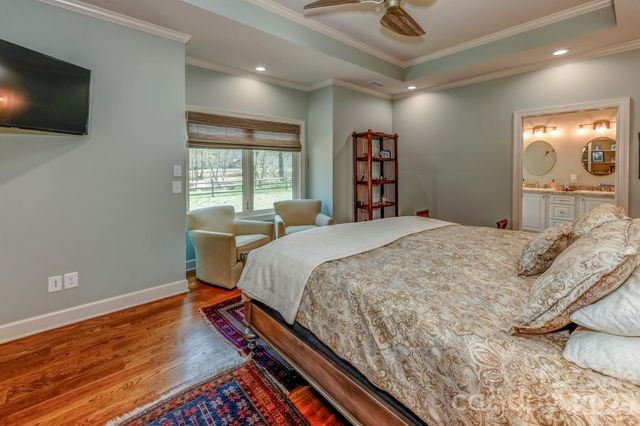118 McOwenben Pass, Lake Lure, NC 28746