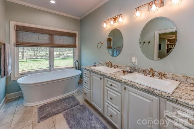 118 McOwenben Pass, Lake Lure, NC 28746