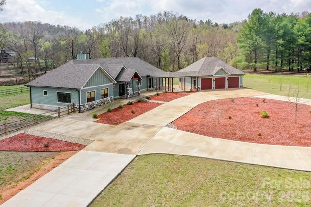 118 McOwenben Pass, Lake Lure, NC 28746