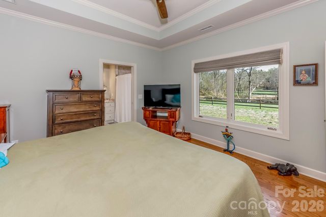 118 McOwenben Pass, Lake Lure, NC 28746