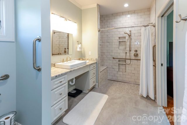 118 McOwenben Pass, Lake Lure, NC 28746