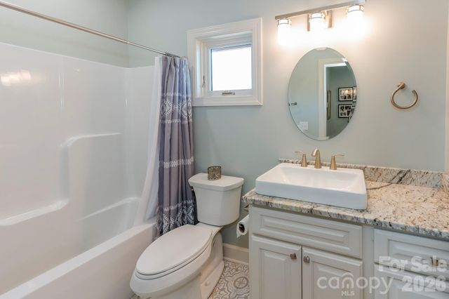 118 McOwenben Pass, Lake Lure, NC 28746