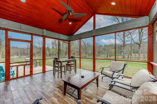 118 McOwenben Pass, Lake Lure, NC 28746