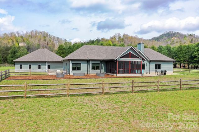 118 McOwenben Pass, Lake Lure, NC 28746