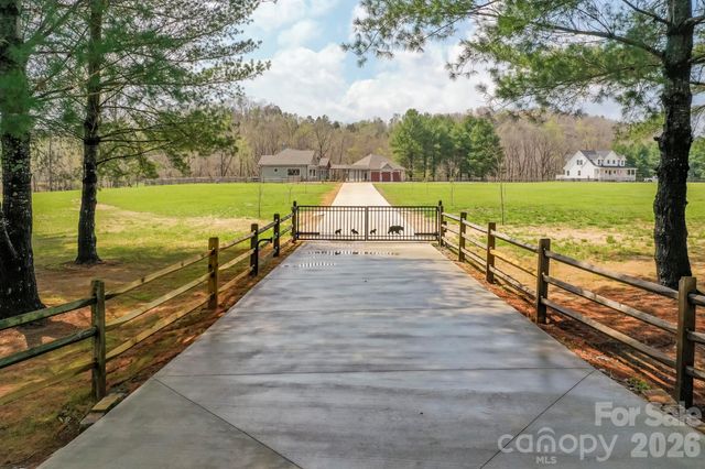 118 McOwenben Pass, Lake Lure, NC 28746