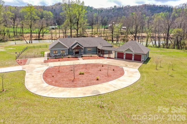 118 McOwenben Pass, Lake Lure, NC 28746