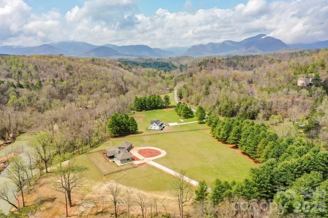 118 McOwenben Pass, Lake Lure, NC 28746