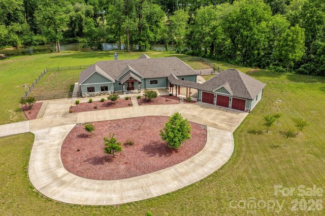 118 McOwenben Pass, Lake Lure, NC 28746
