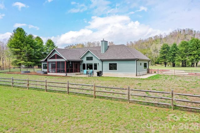 118 McOwenben Pass, Lake Lure, NC 28746