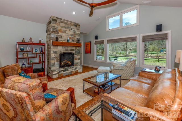 118 McOwenben Pass, Lake Lure, NC 28746