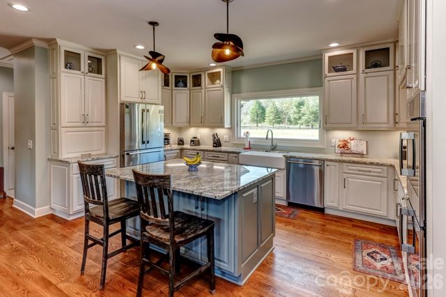 118 McOwenben Pass, Lake Lure, NC 28746