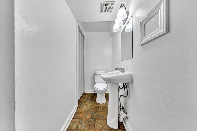 1002 Stewart AVE, Roanoke, VA 24013