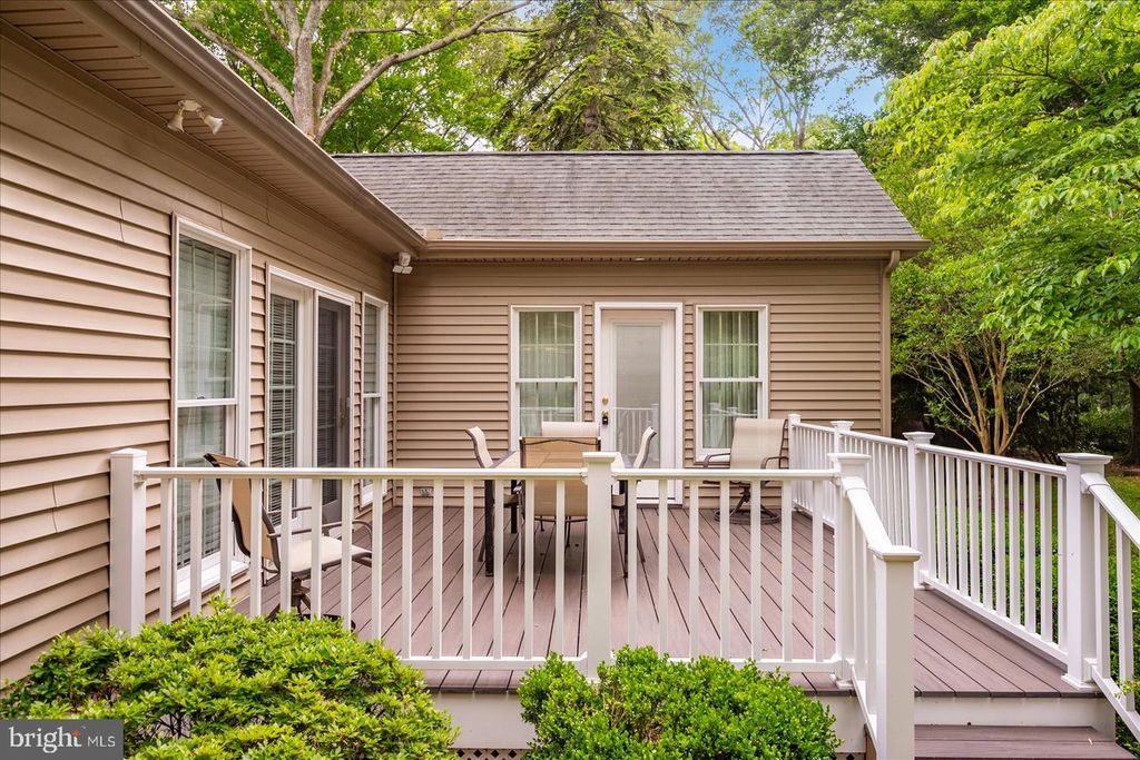 Image 2 of property listing at 509 DOGWOOD DR, Salisbury, MD 21801