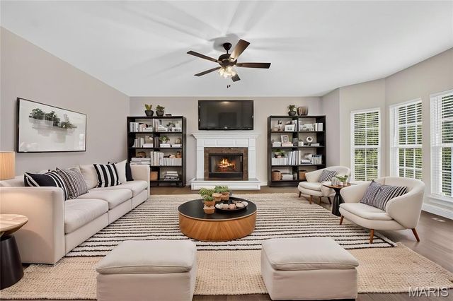 20 Creek Pass Court, St Charles, MO 63304